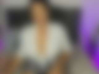 roxanne4u MILF webcam performer live streaming