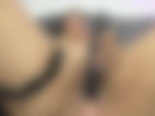 roxanne4u's Live Sex Cam Show