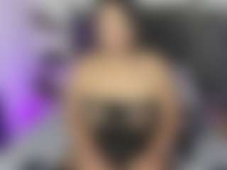 Live cam show with roxanne4u - Brown Hair MILF on Camsoda
