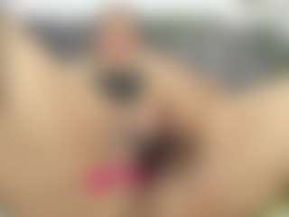 roxanne4u's Live Sex Cam Show