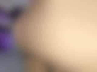 roxanne4u's Live Sex Cam Show
