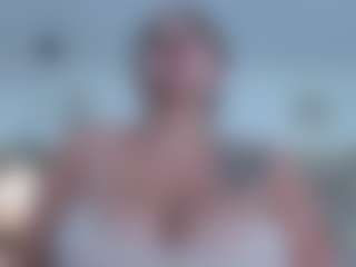 Live cam show with tania-brown01 - Green Eyes on livesuperchat.net
