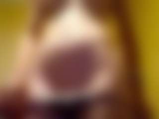 Live cam show with FelicitasZuberbuhler - Gagging on madthumbs
