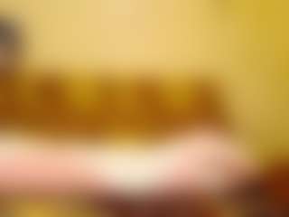 Live cam show with FelicitasZuberbuhler - Gagging on madthumbs