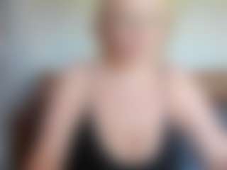 GreenEyesN MILF webcam performer live streaming