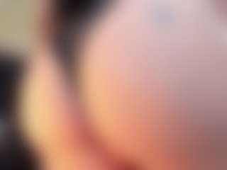 MaddyJhones-1's Live Sex Cam Show