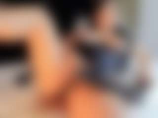 MaddyJhones-1's Live Sex Cam Show