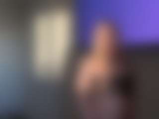 Live cam show with SantanaAveritte - Wife on AdultVida.com