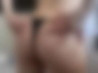 Live cam show with SantanaAveritte - Facial on StripNow