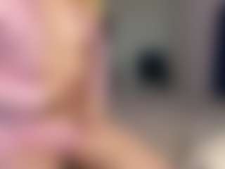 Live cam show with SantanaAveritte - Facial on Camsoda