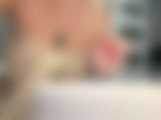 Live cam show with Viola - Striptease on StripNow