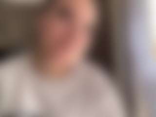 Live cam show with TomikoBrugliera - Average on slutload