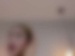 Live cam show with liz-lunna - Smoking on Camsoda