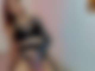 Live cam show with KristenMeloche - Muscular on StripNow