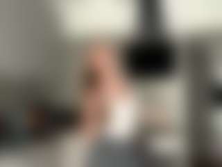Live cam show with Amelie - Squirt on boobsie.com