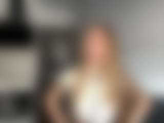 Live cam show with Amelie - College on StripNow