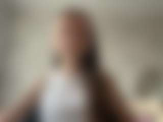 Live cam show with Lea - Petite Teen (18+) on Camming Site
