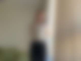 Live cam show with Lea - Flashing on sexylive.show