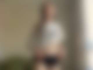 Live cam show with Lea - Smoking on Milfs Live