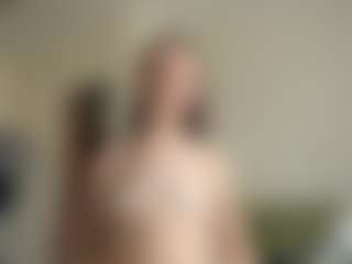 Live cam show with Lea - Ass Clapping on SinfulBabes