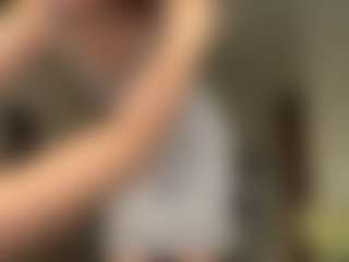 Live cam show with Lea - Average on fapnchat