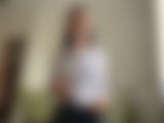 Live cam show with Lea - Smoking on CamSodaAdn