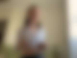 Live cam show with Lea - Public on chickslive.net