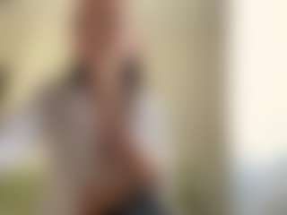 Live cam show with Lea - Pov on SquirtSoMuch