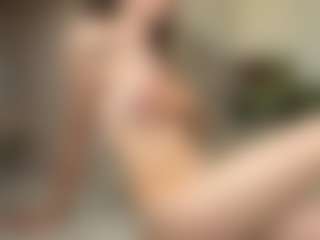 Live cam show with Lea - Nipple Piercings on makecum.org