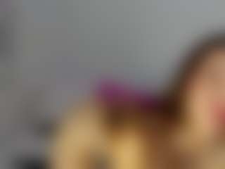 Live cam show with SarahSantacruz - Green Eyes on Dare Cams