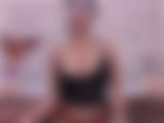 Live cam show with scarlet-snout - Ebony Petite on Gym Cam Girls