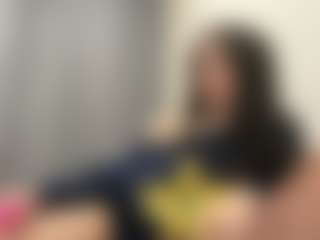 Live cam show with Emma - Athletic Public on Camsoda