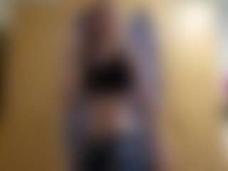 Live cam show with StevieStankaitis - Small Tits on StripNow