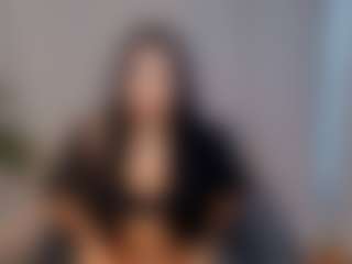 Live cam show with Julie-Xoxo - New Big Ass on TeamSkeetLive