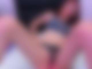Live cam show with JulieMoon - Shaved Pussy on Camsoda