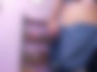 Live cam show with JulieMoon - Teen (18+) on Camsoda