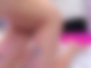 Live cam show with JulieMoon - Deepthroat on Camsoda