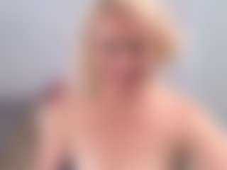 Live cam show with Lillit-Fabia - Striptease MILF on slutload
