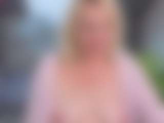 Lillit-Fabia MILF webcam performer live streaming