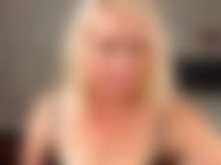 Live cam show with Lillit-Fabia - Moaning on Gym Cam Girls