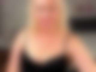 Live cam show with Lillit-Fabia - Public Curvy on Dare Cams