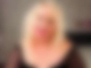 Live cam show with Lillit-Fabia - Moaning on Camsoda