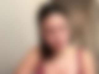 AveryHubric MILF webcam performer live streaming