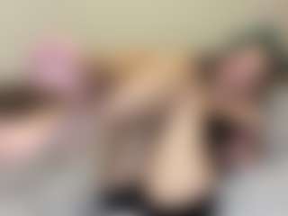 Live cam show with CierraLampel - Public on Camsoda