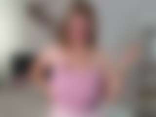 Live cam show with IlaLeftridge - Big Nipples on StripNow