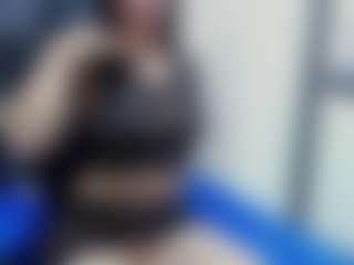 Ivonnee27's Live Sex Cam Show