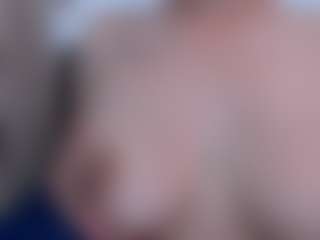 Ivonnee27's Live Sex Cam Show