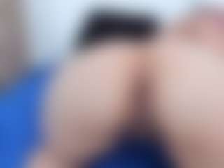 Ivonnee27's Live Sex Cam Show
