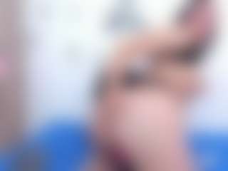 Ivonnee27's Live Sex Cam Show