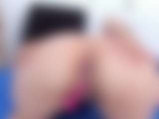 Ivonnee27's Live Sex Cam Show
